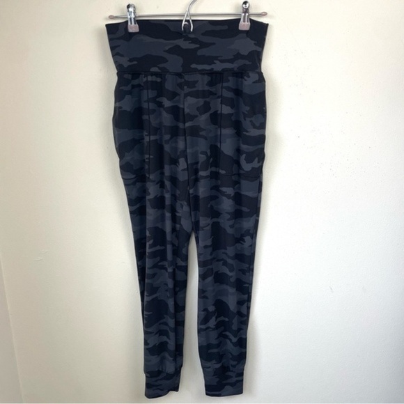 Athleta Salutation‎ Camo Jogger Black - Picture 7 of 13